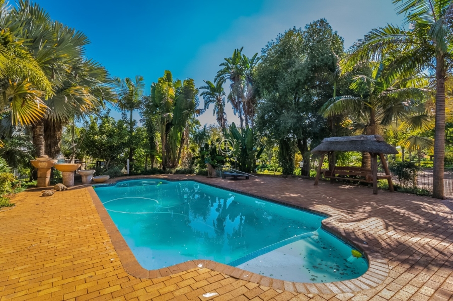 Commercial Property for Sale in Zuurplaat A H North West